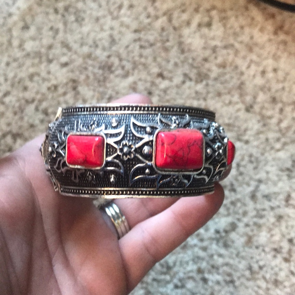 Silver/red bracelet